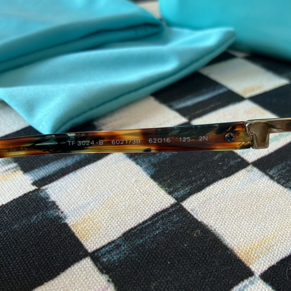 RARE Tiffany Key Sunglasses - Tortoise & Crystal 😍 - Picture 6 of 8
